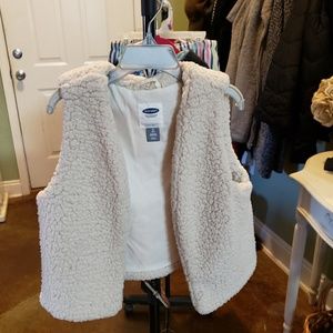 Girls Old Navy sherpa vest sz8